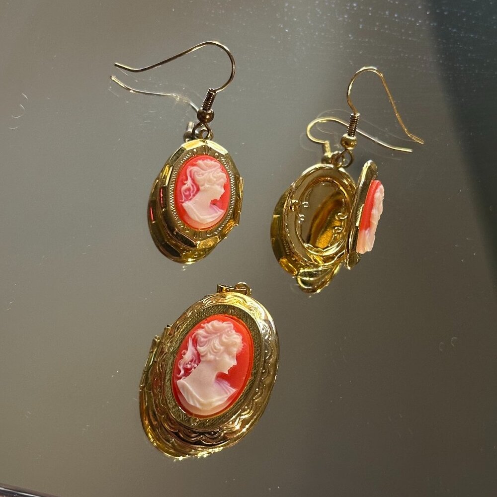 3 piece vintage Locket Set